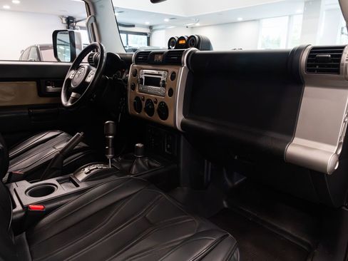 Used 2014 Toyota FJ Cruiser 4WD w/ Upgrade Package image 11