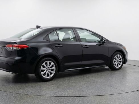 Used 2025 Toyota Corolla LE image 9