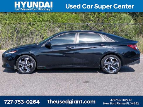 Used 2023 Hyundai Elantra SEL w/ Convenience Package FWD image 2
