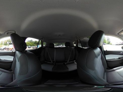 Used 2025 Chevrolet Trax LT FWD image 38