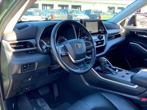 Used 2023 Toyota Highlander XLE FWD image 18