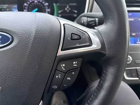 Used 2020 Ford Fusion SEL image 19