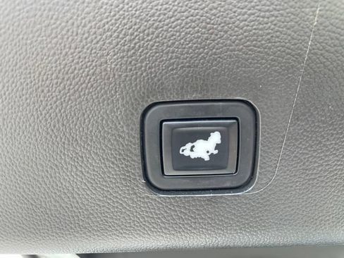 Used 2022 Chevrolet Traverse Premier AWD/4WD image 51