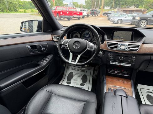 Used 2016 Mercedes-Benz E 350 4MATIC Sedan image 35