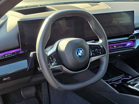 Used 2025 BMW i5 xDrive40 image 10