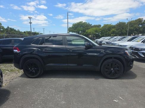 Used 2024 Volkswagen Atlas Cross Sport SE FWD image 6