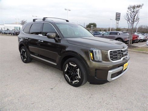 Used 2023 Kia Telluride S image 3