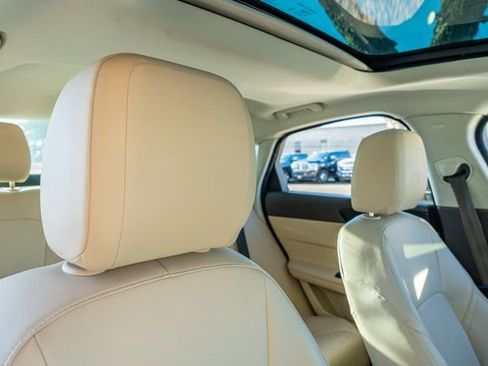 Used 2016 Jaguar XF Premium image 48