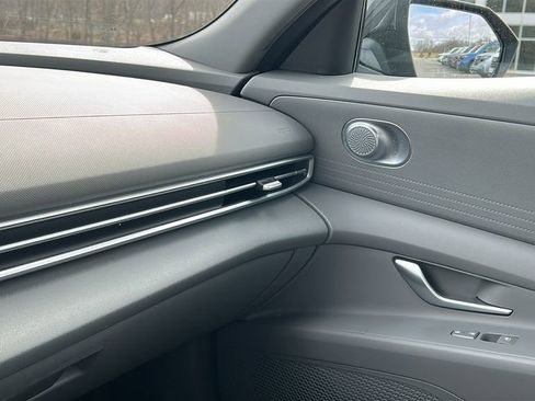 Used 2023 Hyundai Elantra SEL image 20