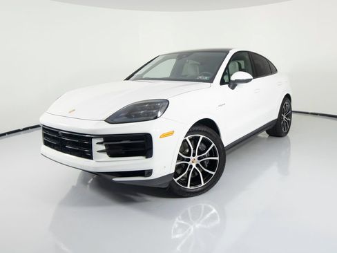 Certified 2026 Porsche Cayenne E-Hybrid Coupe AWD/4WD image 6