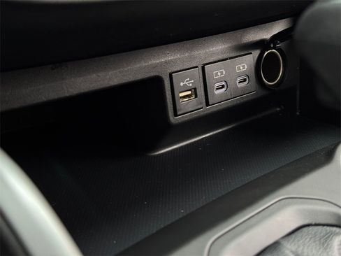 Used 2023 Toyota Highlander XLE image 37