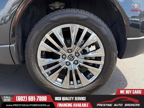 Used 2023 Toyota Venza XLE AWD/4WD image 15