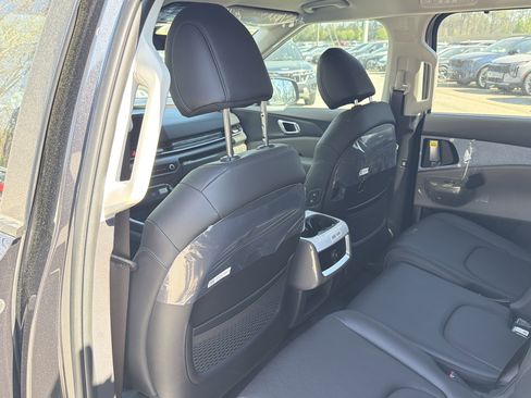 New 2026 Kia Carnival EX FWD image 21