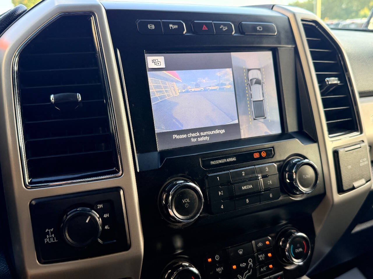 Used 2019 Ford F250 Lariat w/ Lariat Ultimate Package AWD/4WD image 27