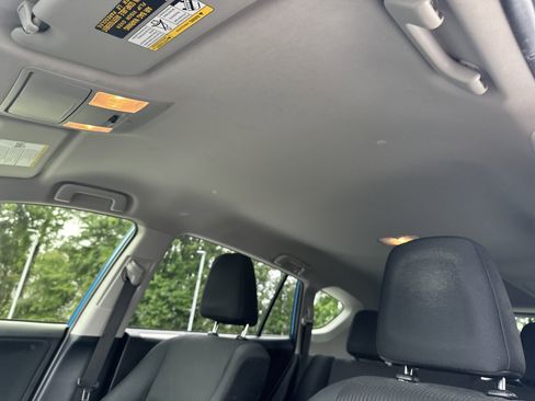 Used 2018 Toyota RAV4 LE FWD image 28