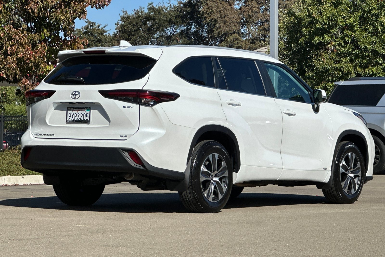 Certified 2026 Toyota Highlander XLE AWD/4WD image 4