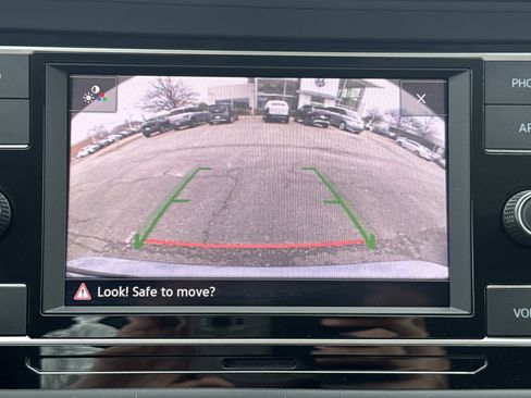 Certified 2024 Volkswagen Jetta SE w/ Panoramic Sunroof Package image 13