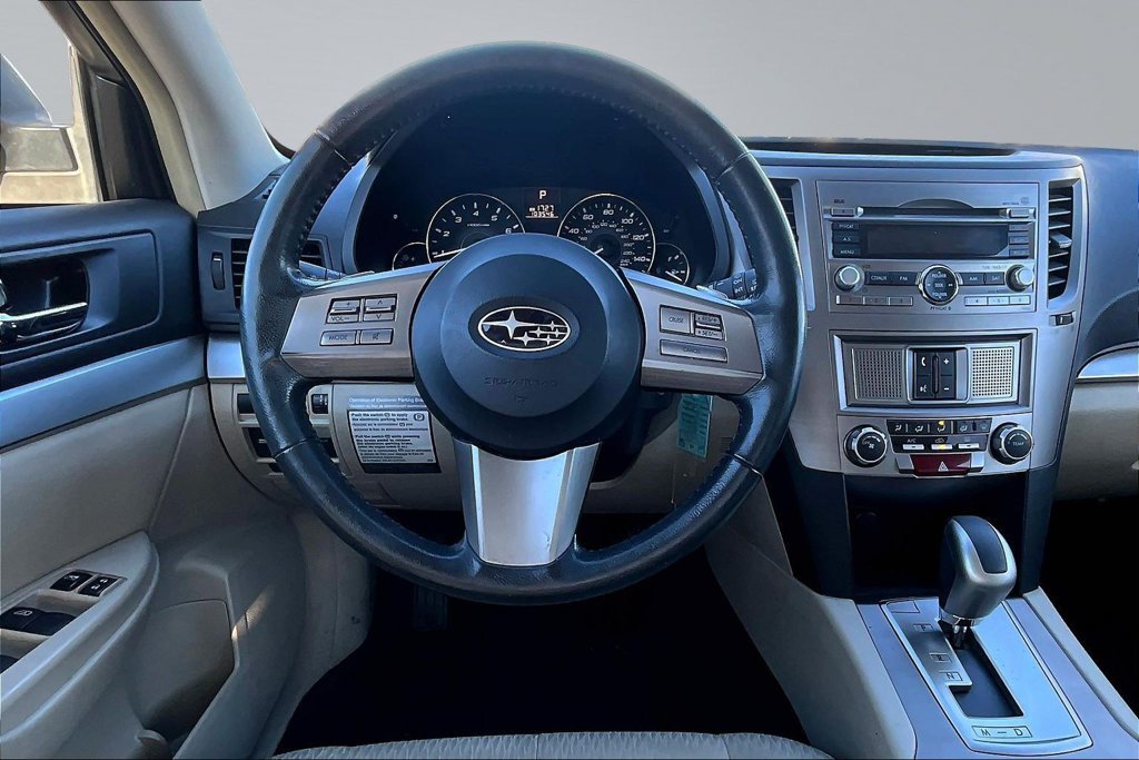 Used 2011 Subaru Outback 2.5i Premium AWD/4WD image 8