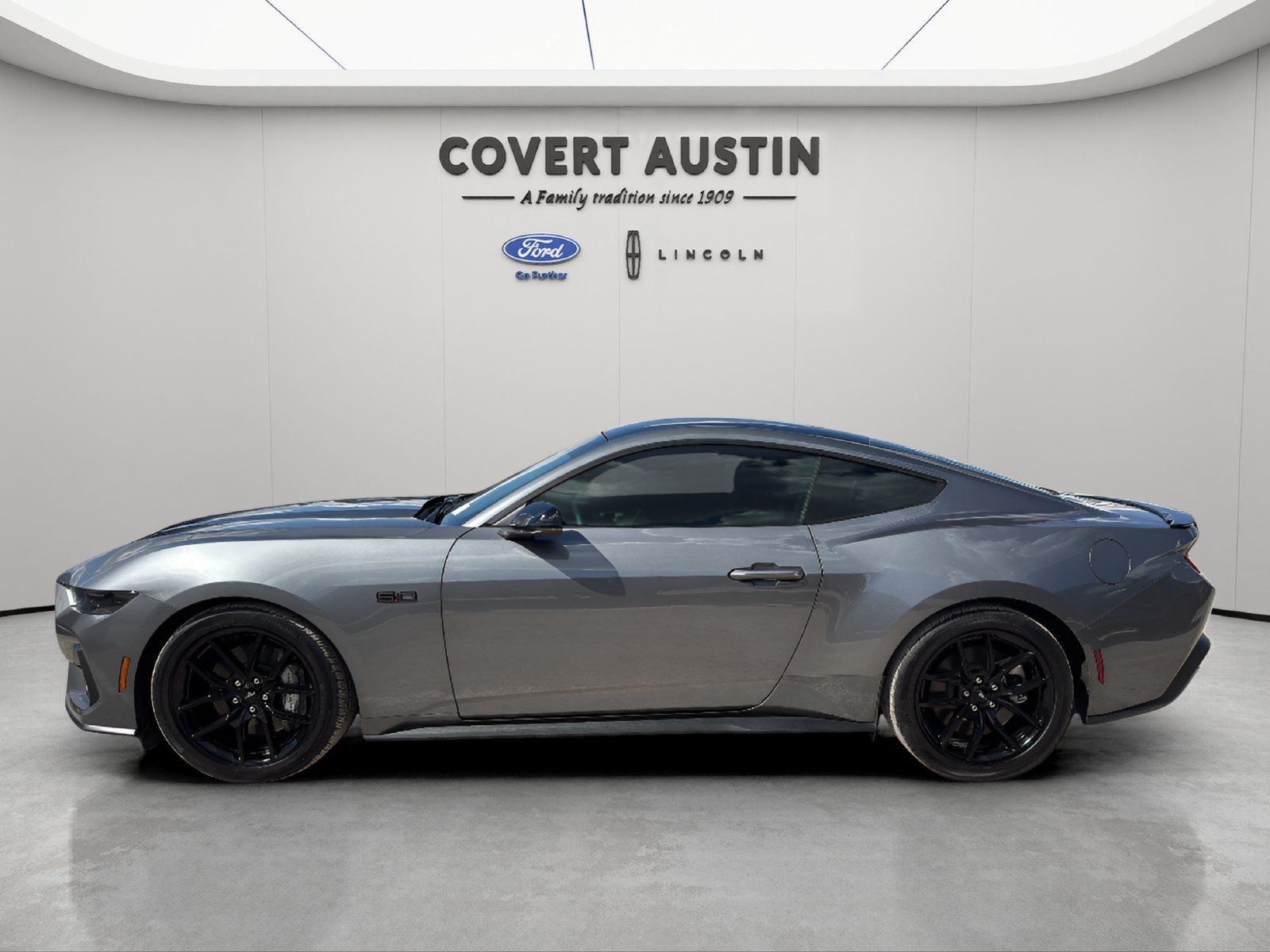 Used 2025 Ford Mustang GT Premium RWD image 2