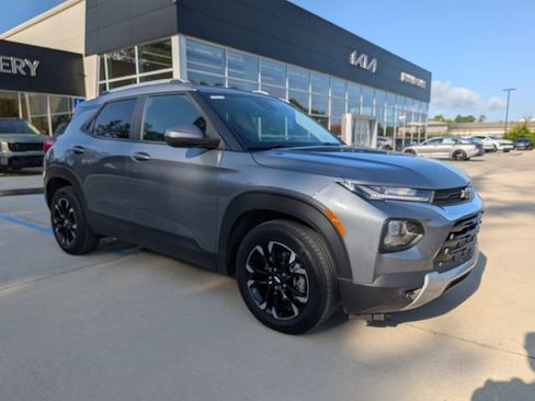 Used 2022 Chevrolet TrailBlazer LT FWD image 1