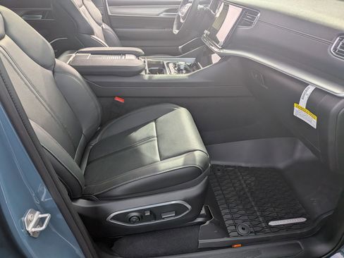 New 2026 Jeep Grand Wagoneer 4WD image 37