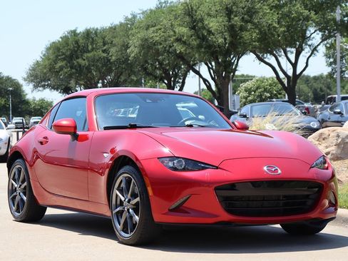 Used 2017 MAZDA MX-5 Miata RF Grand Touring image 2