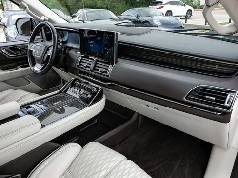 Used 2023 Lincoln Navigator Black Label AWD/4WD image 10