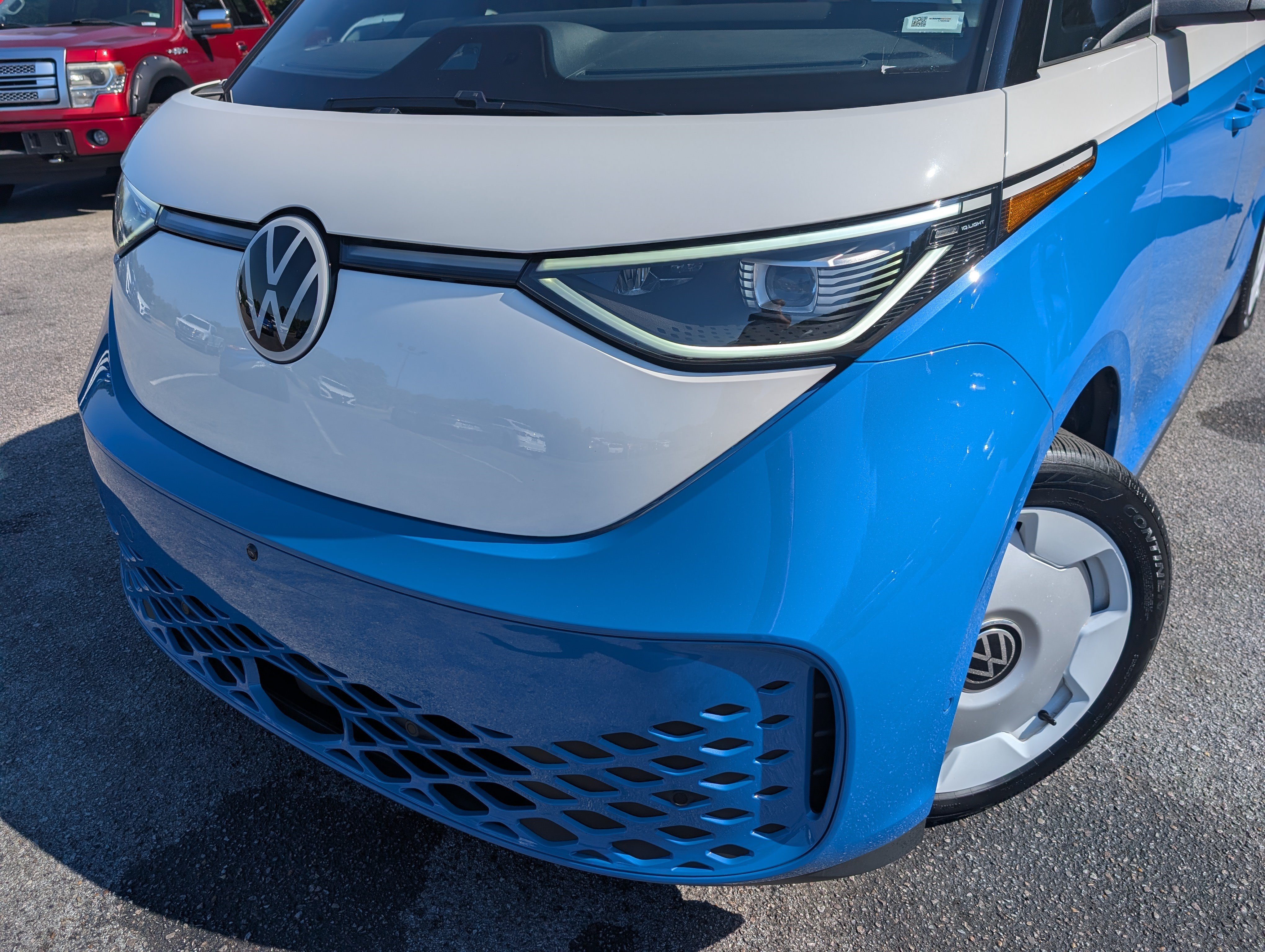Used 2025 Volkswagen ID. Buzz 1st Edition RWD image 13