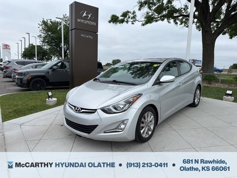 Used 2015 Hyundai Elantra SE w/ Option Group 02 FWD image 1