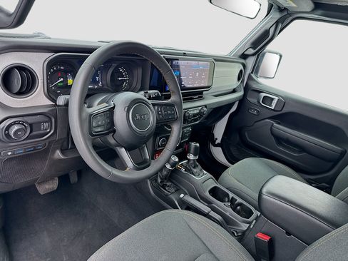 Used 2024 Jeep Wrangler Unlimited AWD/4WD image 7