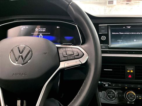 Used 2024 Volkswagen Jetta SE w/ Panoramic Sunroof Package FWD image 21