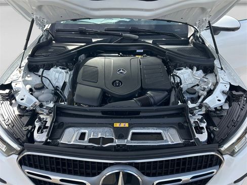 Used 2025 Mercedes-Benz GLC 300 4MATIC image 9