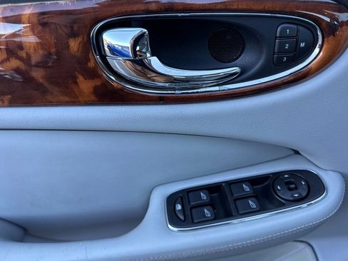 Used 2008 Jaguar XJ8 image 12