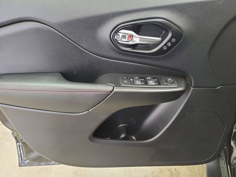 Used 2023 Jeep Cherokee Trailhawk w/ Sun & Sound Group AWD/4WD image 21