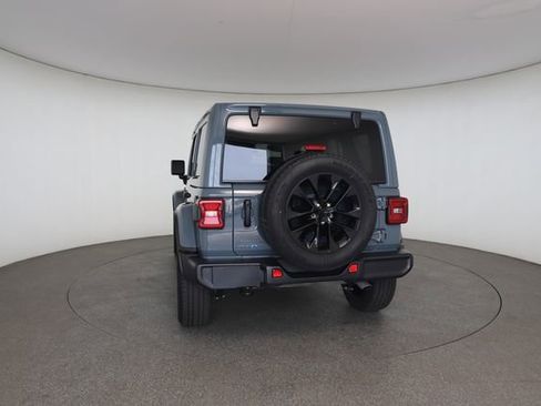 Used 2025 Jeep Wrangler Unlimited Sahara AWD/4WD image 13
