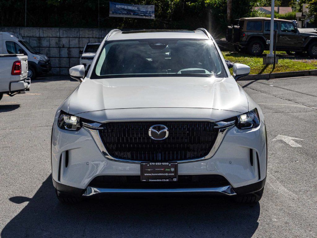 Used 2024 MAZDA CX-90 Plug-In Hybrid w/ Premium Pkg AWD/4WD image 2