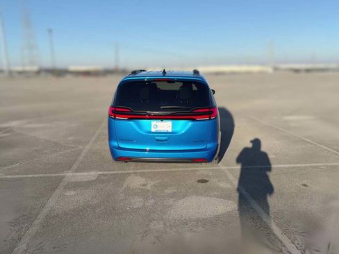 New 2026 Chrysler Pacifica Limited image 10