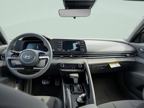 New 2025 Hyundai Elantra Sport FWD image 17