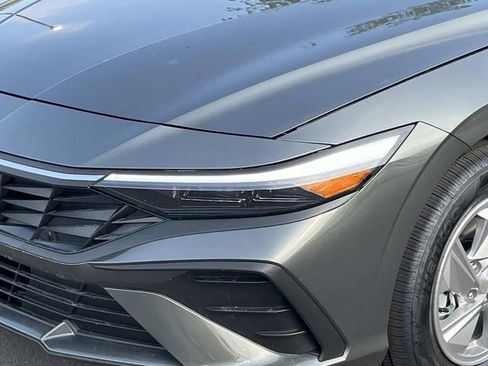 New 2026 Hyundai Elantra SE FWD image 9