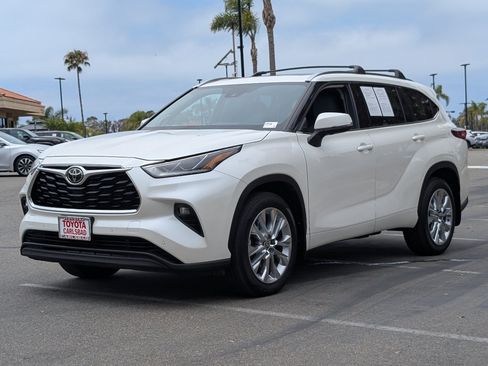 Used 2021 Toyota Highlander Limited FWD image 12