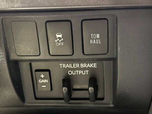 Used 2019 Toyota Tundra SR5 w/ TRD Off Road Package AWD/4WD image 32