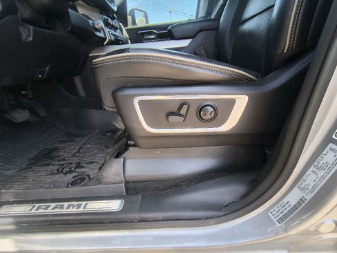 Used 2022 RAM 1500 Laramie AWD/4WD image 13