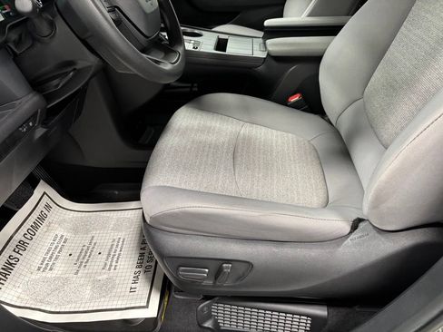 Used 2026 Toyota Sienna LE FWD image 13