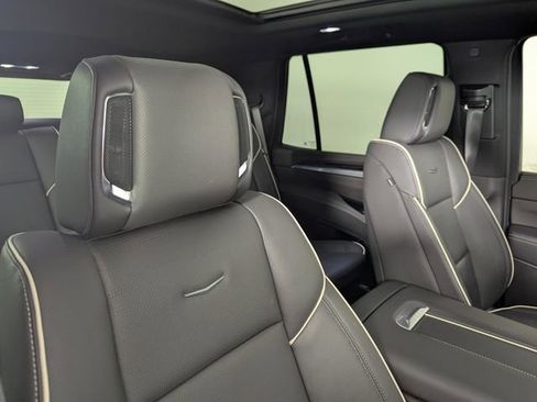 Used 2025 Cadillac Escalade Premium Luxury image 26