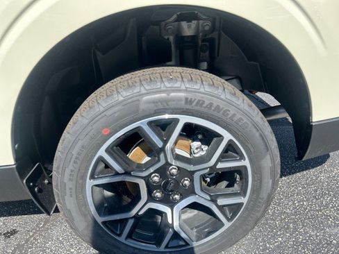 New 2025 Ford Maverick Lariat AWD/4WD image 9