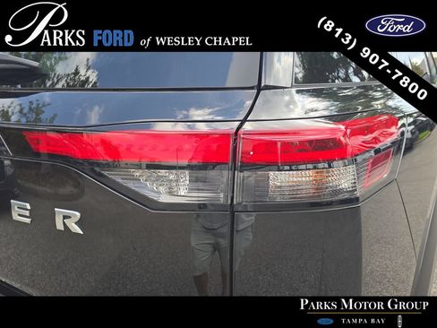 Used 2023 Nissan Pathfinder SL AWD/4WD image 8