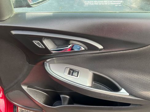 Used 2017 Chevrolet Malibu LT image 9