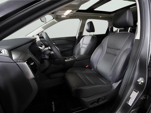 Used 2025 Nissan Rogue SL w/ Tech Package image 14