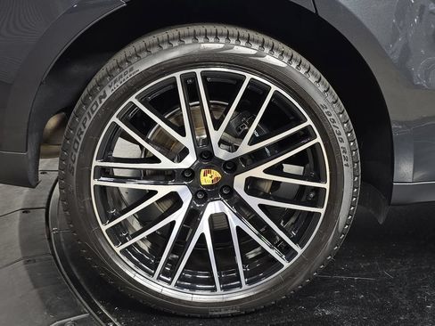 Certified 2026 Porsche Macan AWD/4WD image 29