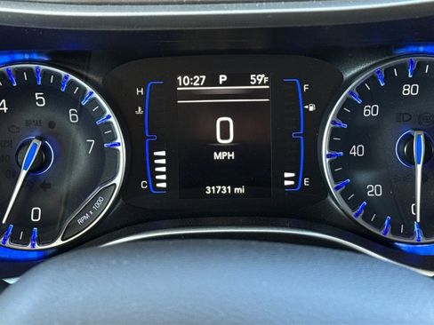 Used 2020 Chrysler Pacifica Touring image 35